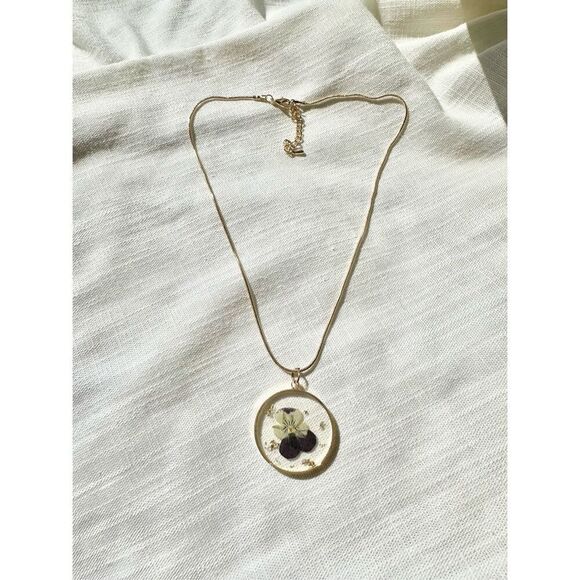 Pansy pressed flower pendant necklace - Picture 2 of 3